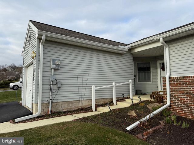 1069 COUNTRY HILL DR, Harrisburg, PA 17111