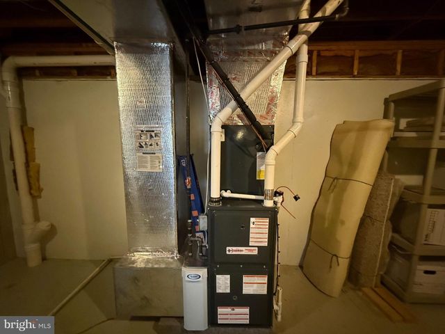 1069 COUNTRY HILL DR, Harrisburg, PA 17111