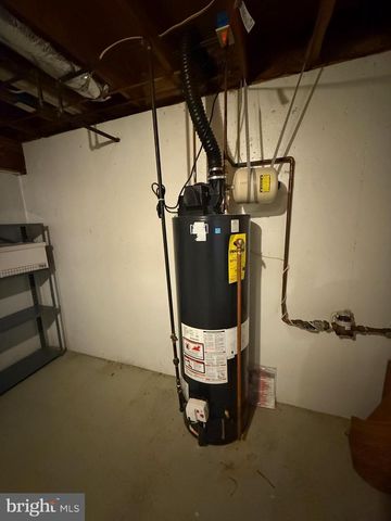 1069 COUNTRY HILL DR, Harrisburg, PA 17111