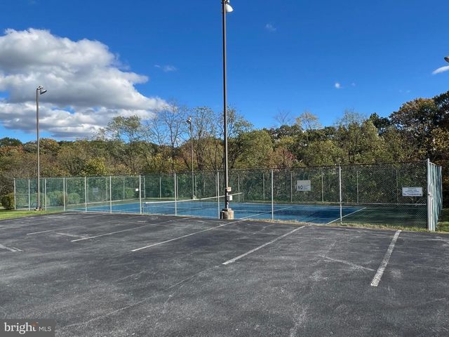 1069 COUNTRY HILL DR, Harrisburg, PA 17111