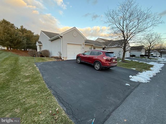 1069 COUNTRY HILL DR, Harrisburg, PA 17111