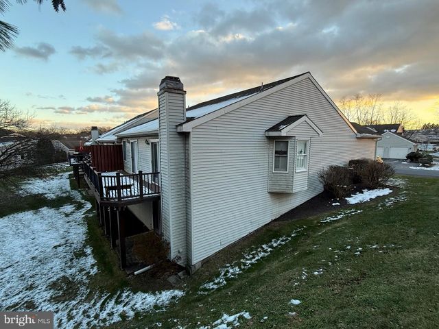 1069 COUNTRY HILL DR, Harrisburg, PA 17111