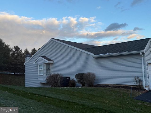 1069 COUNTRY HILL DR, Harrisburg, PA 17111