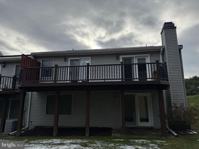 1069 COUNTRY HILL DR, Harrisburg, PA 17111