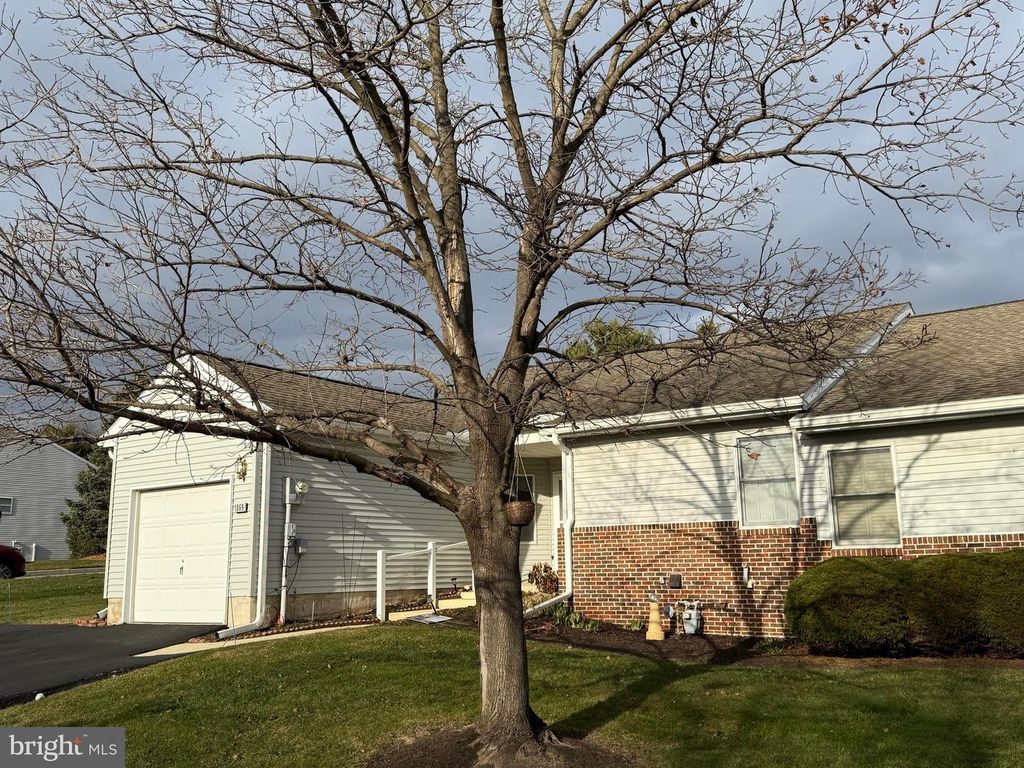 1069 COUNTRY HILL DR, Harrisburg, PA 17111