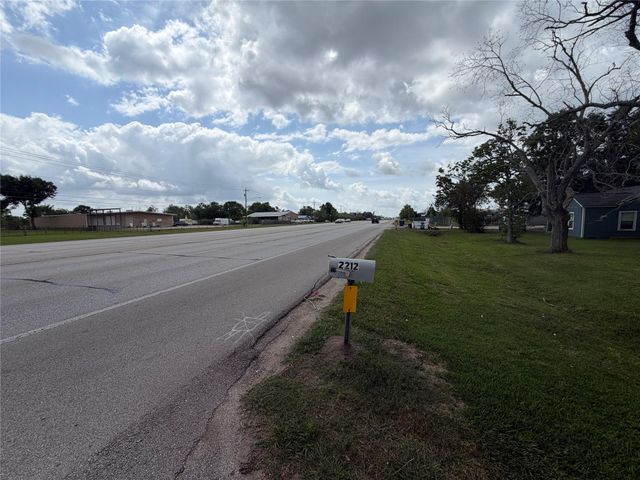 2212 S Highway 288b, Angleton, TX 77515