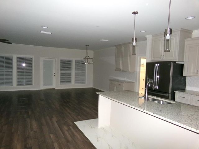 106 Pinewood Ln, Dothan, AL 36305