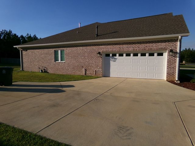106 Pinewood Ln, Dothan, AL 36305