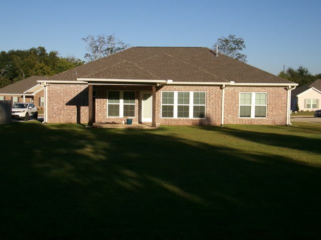 106 Pinewood Ln, Dothan, AL 36305