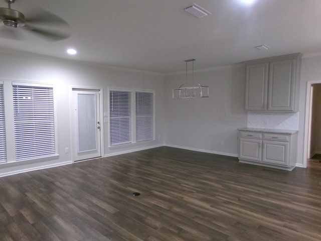 106 Pinewood Ln, Dothan, AL 36305