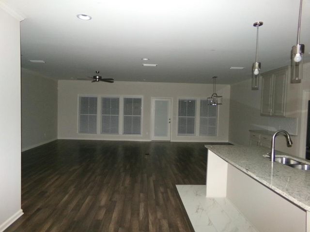 106 Pinewood Ln, Dothan, AL 36305