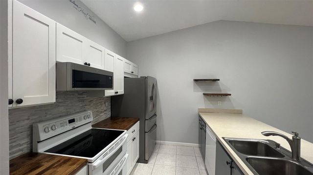 14 FLINT Way 14, Boynton Beach, FL 33426