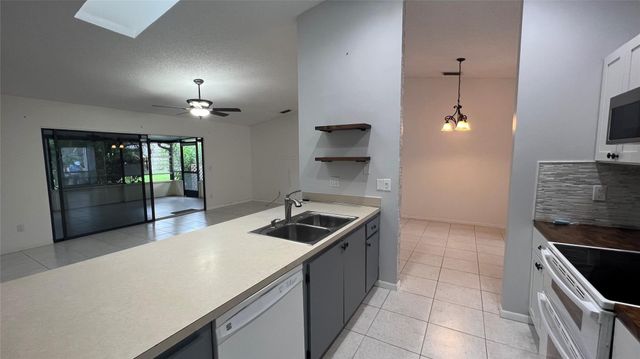 14 FLINT Way 14, Boynton Beach, FL 33426