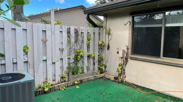 14 FLINT Way 14, Boynton Beach, FL 33426