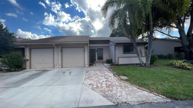 14 FLINT Way 14, Boynton Beach, FL 33426