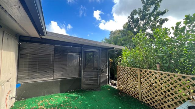 14 FLINT Way 14, Boynton Beach, FL 33426