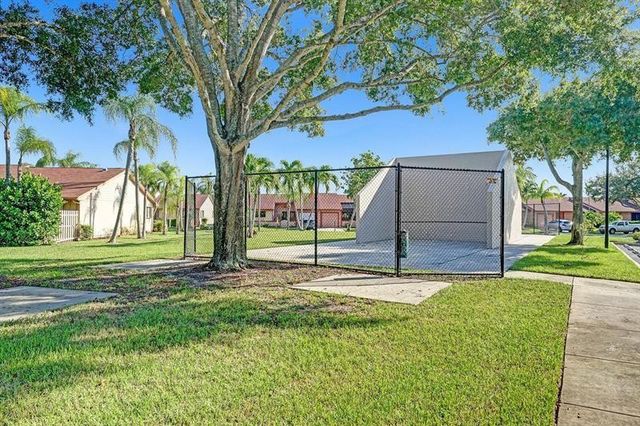14 FLINT Way 14, Boynton Beach, FL 33426