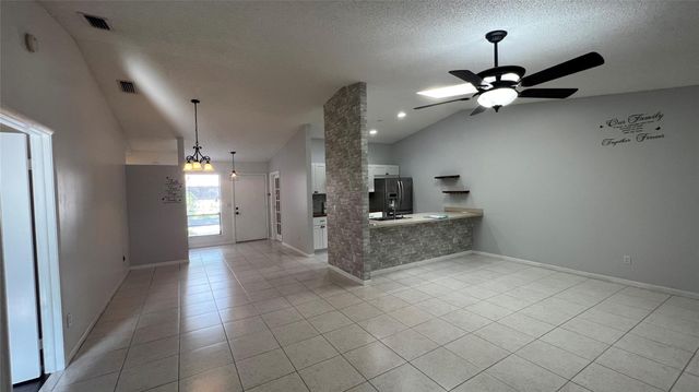14 FLINT Way 14, Boynton Beach, FL 33426