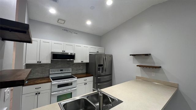 14 FLINT Way 14, Boynton Beach, FL 33426