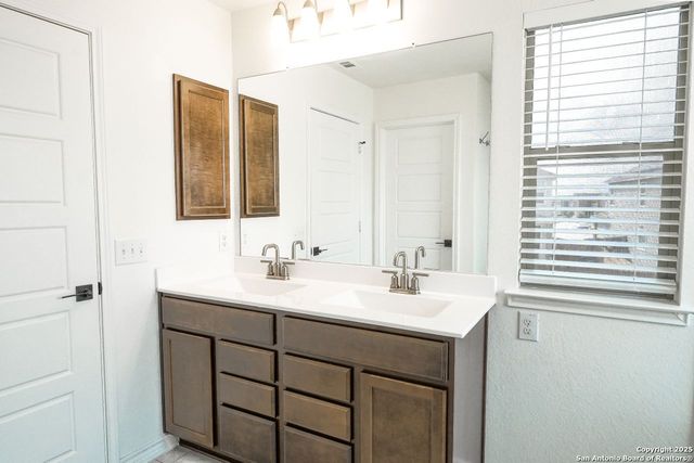 5527 CASTLE BROOK DR, San Antonio, TX 78218