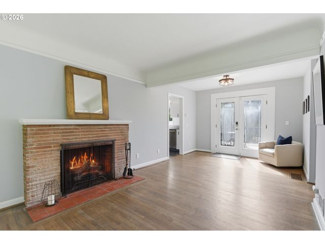 3734 Sw HAMILTON St, Portland, OR 97221