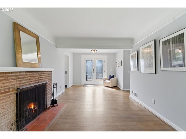 3734 Sw HAMILTON St, Portland, OR 97221