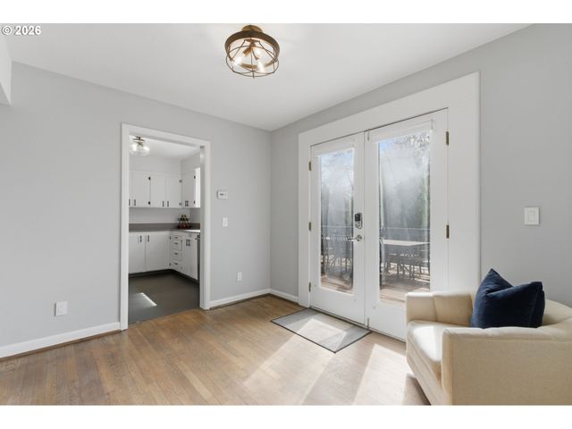 3734 Sw HAMILTON St, Portland, OR 97221