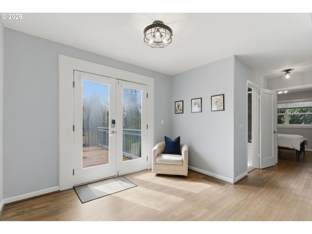 3734 Sw HAMILTON St, Portland, OR 97221