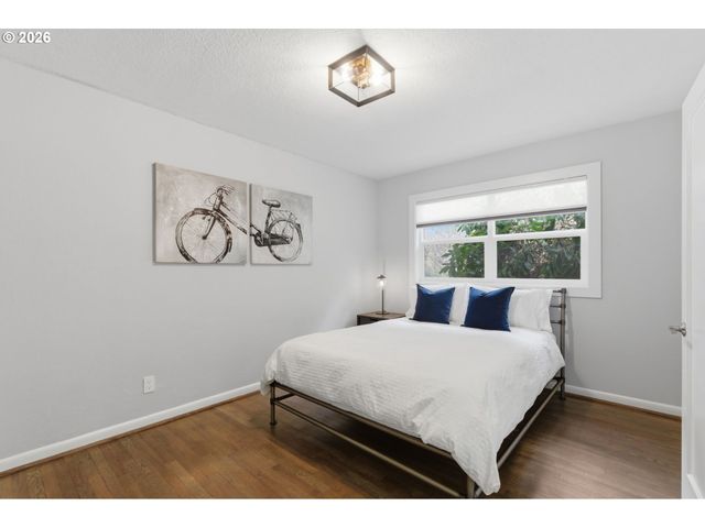 3734 Sw HAMILTON St, Portland, OR 97221