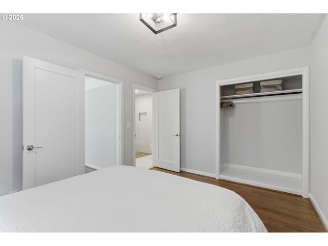 3734 Sw HAMILTON St, Portland, OR 97221