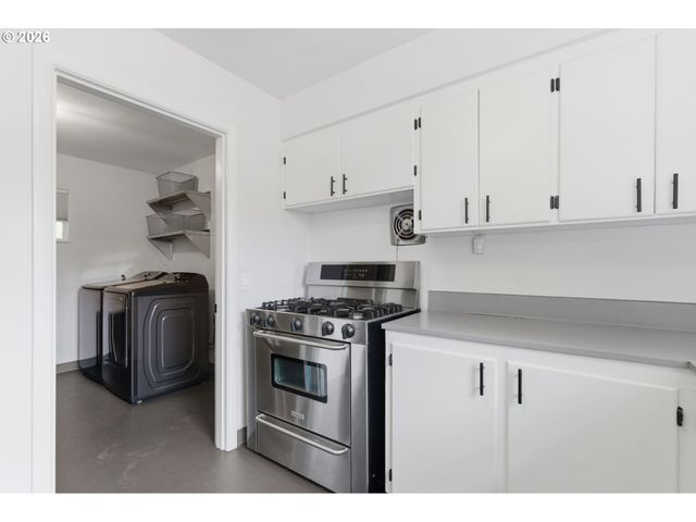 3734 Sw HAMILTON St, Portland, OR 97221