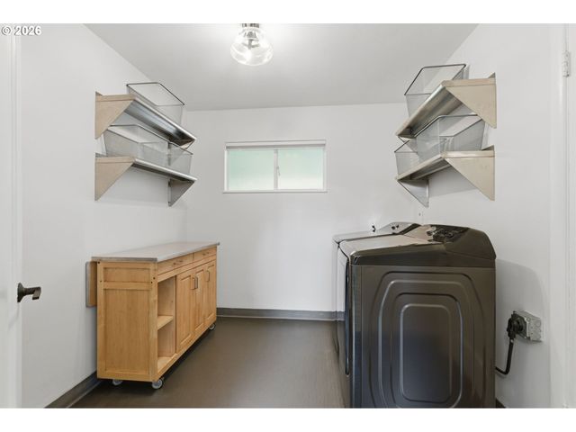 3734 Sw HAMILTON St, Portland, OR 97221