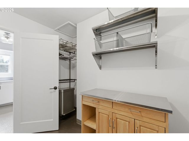 3734 Sw HAMILTON St, Portland, OR 97221