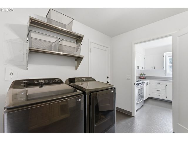 3734 Sw HAMILTON St, Portland, OR 97221