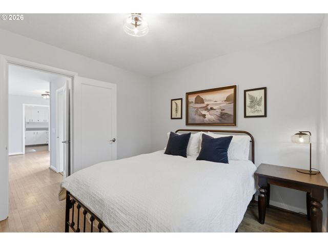 3734 Sw HAMILTON St, Portland, OR 97221