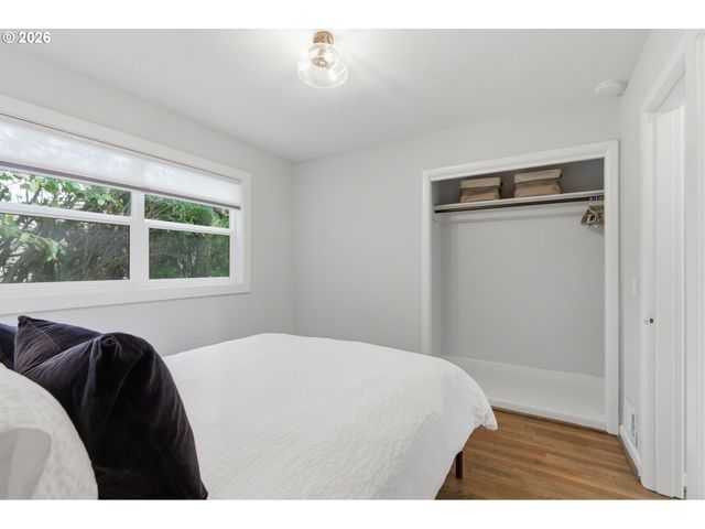 3734 Sw HAMILTON St, Portland, OR 97221