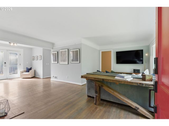 3734 Sw HAMILTON St, Portland, OR 97221