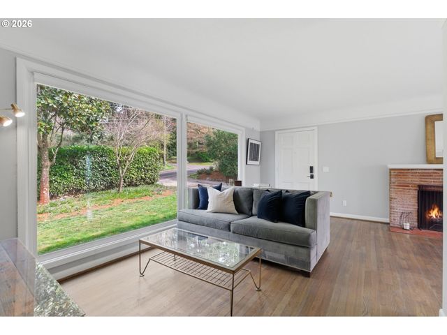 3734 Sw HAMILTON St, Portland, OR 97221