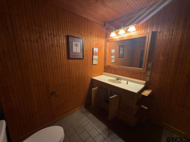 20369 Parkside Dr, Chandler, TX 75758