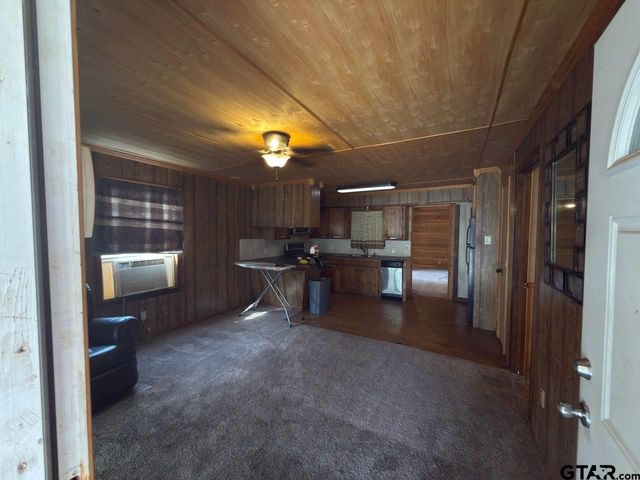 20369 Parkside Dr, Chandler, TX 75758