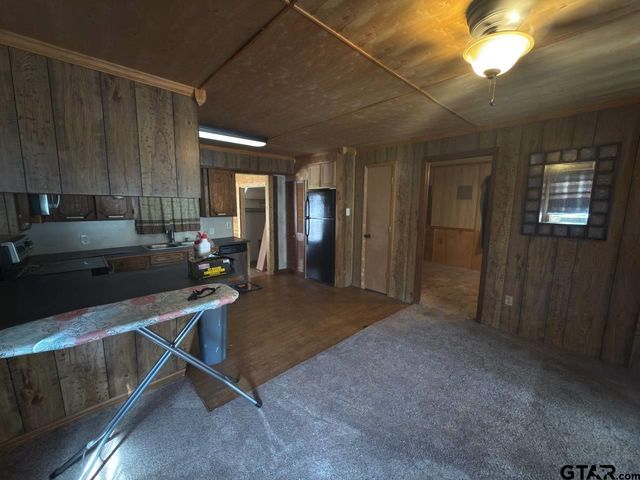 20369 Parkside Dr, Chandler, TX 75758