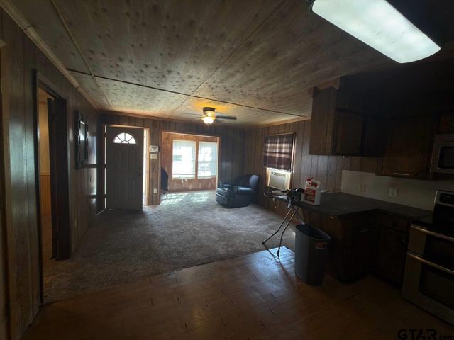 20369 Parkside Dr, Chandler, TX 75758