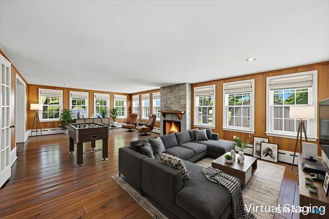 24 New City Street, Essex, CT 06426