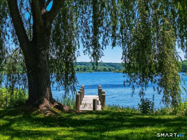 24 New City Street, Essex, CT 06426
