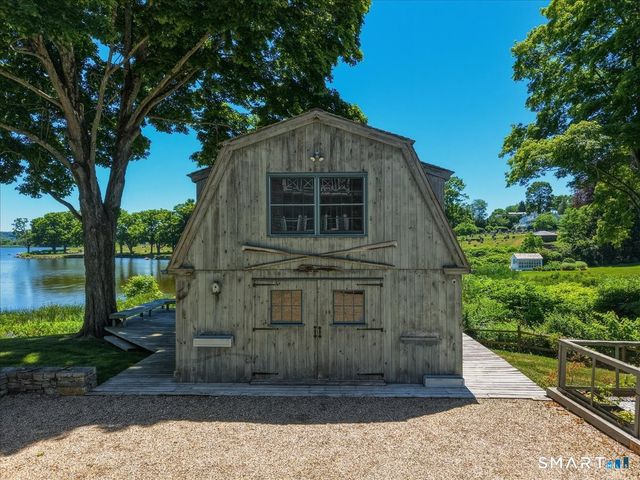 24 New City Street, Essex, CT 06426