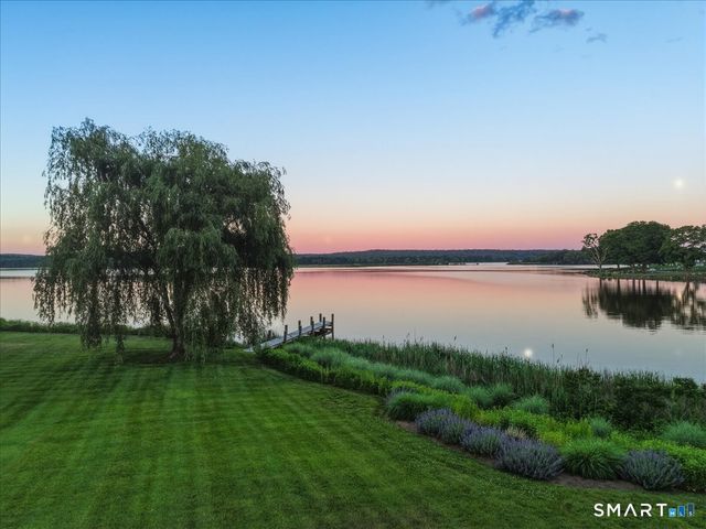 24 New City Street, Essex, CT 06426