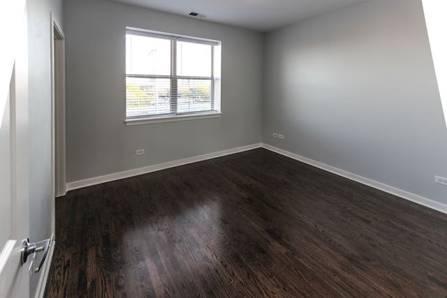 1153 W Washburne Avenue 301, Chicago, IL 60608