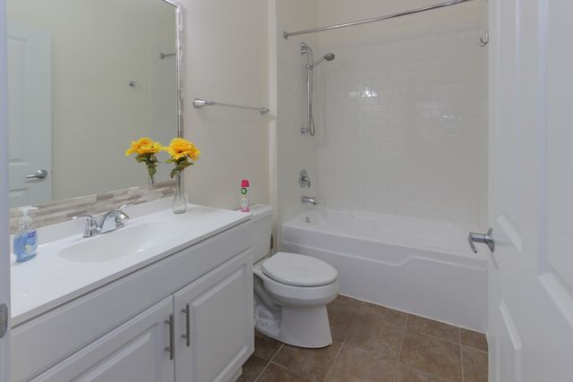 1153 W Washburne Avenue 301, Chicago, IL 60608