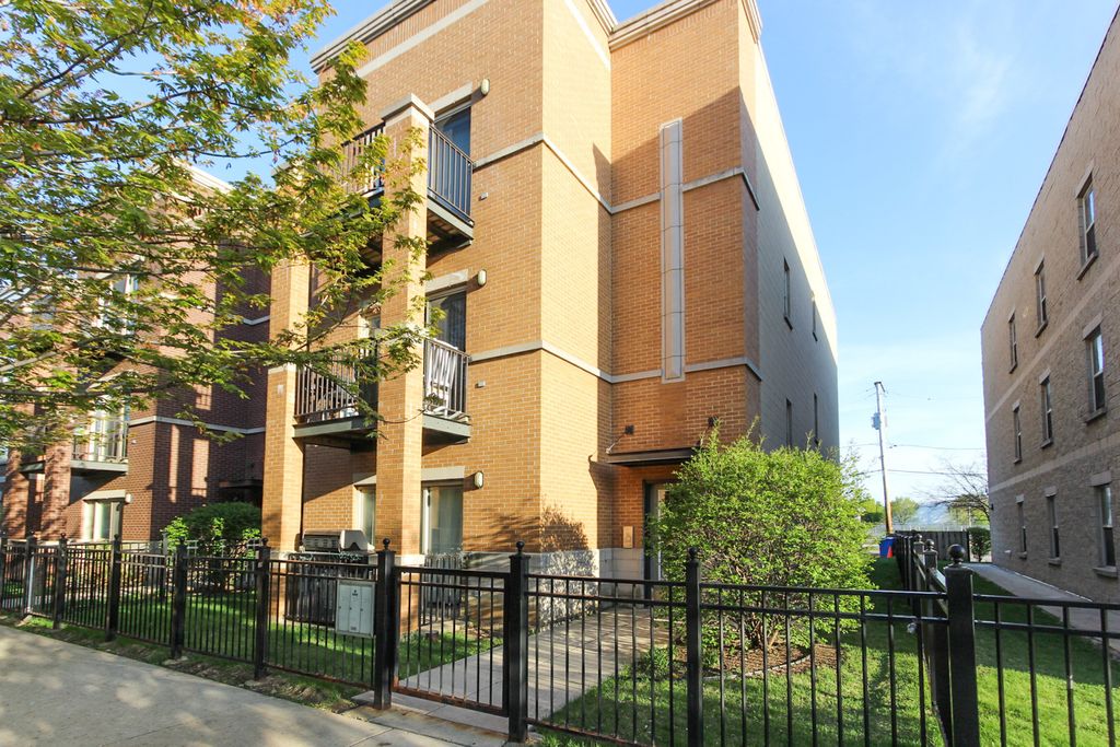 1153 W Washburne Avenue 301, Chicago, IL 60608