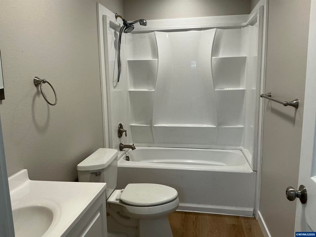 908 Water Av NE, Albany, OR 97321